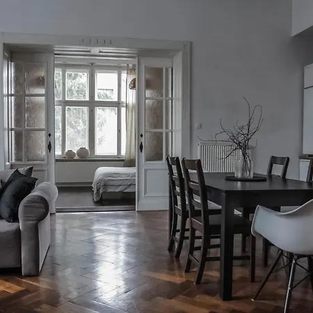 Stylowy Park Wawrzyniaka アパート